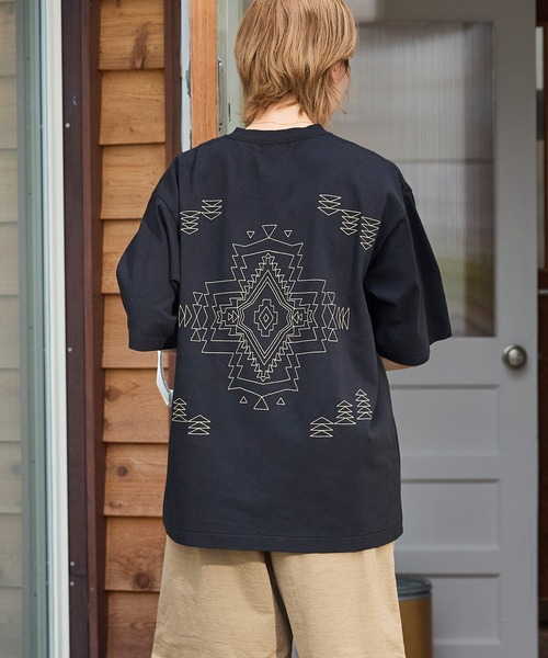 PENDLETON(ペンドルトン)の「PENDLETON/ペンドルトン ショートスリーブ バックエンブロイダリー Tシャツ(Tシャツ/カットソー・メンズ・オフホワイト/ブラック・MEDIUM/LARGE)」の18枚目の写真