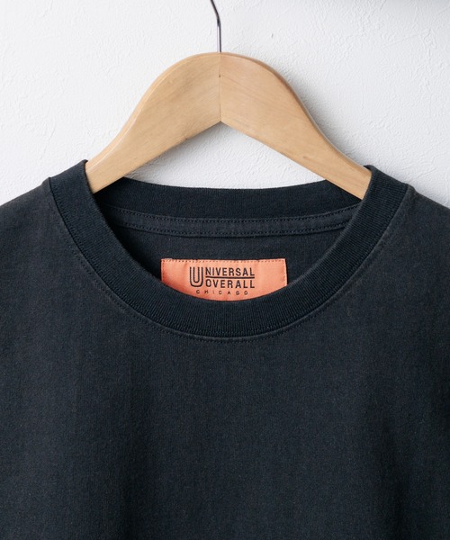 UNIVERSAL OVERALL（ユニバーサルオーバーオール）の「●UNIVERSAL OVERALL● OLD ENGLISH Logo Pigment TEE（Tシャツ/カットソー・レディース・ブラック/ブラック×ブラック・MEDIUM/LARGE/X-LARGE）」の7枚目の写真