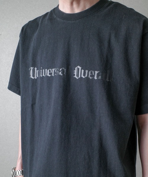 UNIVERSAL OVERALL（ユニバーサルオーバーオール）の「●UNIVERSAL OVERALL● OLD ENGLISH Logo Pigment TEE（Tシャツ/カットソー・レディース・ブラック/ブラック×ブラック・MEDIUM/LARGE/X-LARGE）」の12枚目の写真