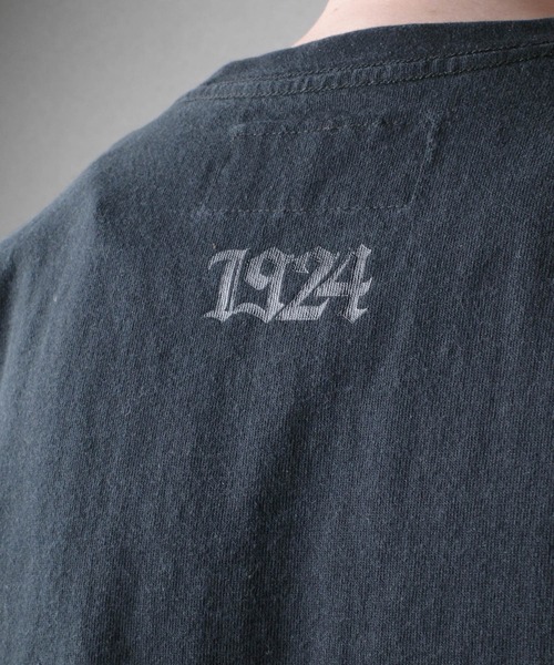 UNIVERSAL OVERALL（ユニバーサルオーバーオール）の「●UNIVERSAL OVERALL● OLD ENGLISH Logo Pigment TEE（Tシャツ/カットソー・レディース・ブラック/ブラック×ブラック・MEDIUM/LARGE/X-LARGE）」の13枚目の写真