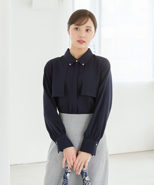Andemiu(アンデミュウ)の「ケープフウシャツ451394(シャツ/ブラウス・レディース・オフホワイト/ネイビー/ライトグレー・FREE)」の10枚目の写真