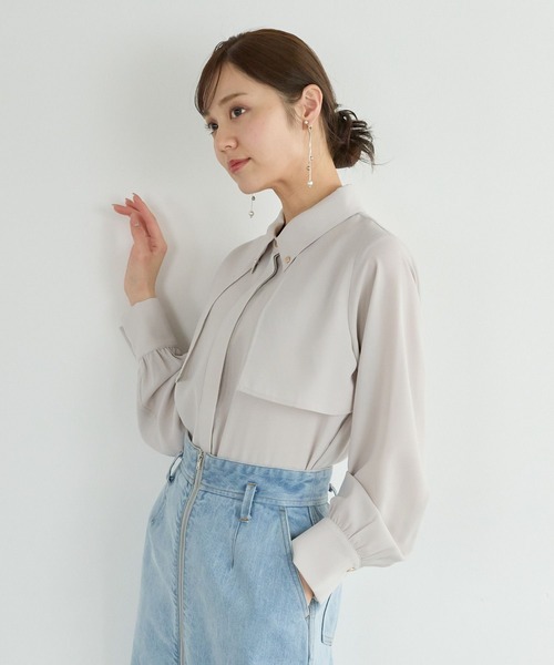Andemiu(アンデミュウ)の「ケープフウシャツ451394(シャツ/ブラウス・レディース・オフホワイト/ネイビー/ライトグレー・FREE)」の7枚目の写真