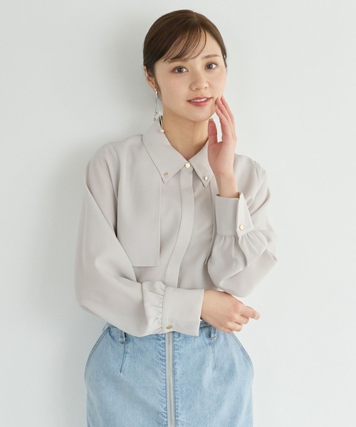 Andemiu(アンデミュウ)の「ケープフウシャツ451394(シャツ/ブラウス・レディース・オフホワイト/ネイビー/ライトグレー・FREE)」の6枚目の写真