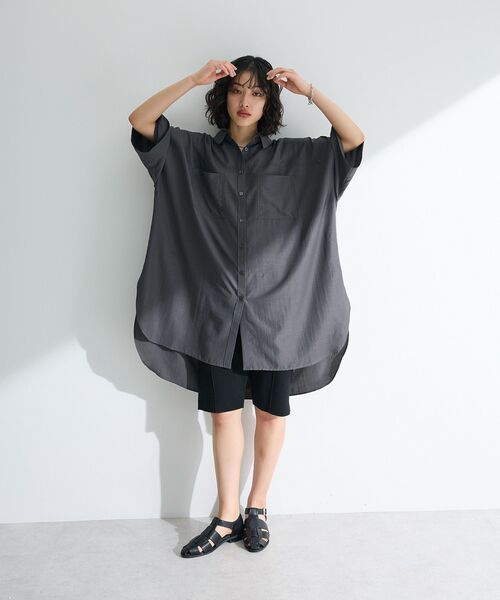 Green　Parks（グリーンパークス）の「7分袖ミディ丈シャツワンピース（シャツワンピース・レディース・ライトカーキ/ラベンダー/オフホワイト/チャコールグレー・FREE）」の6枚目の写真