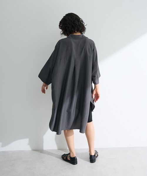 Green　Parks（グリーンパークス）の「7分袖ミディ丈シャツワンピース（シャツワンピース・レディース・ライトカーキ/ラベンダー/オフホワイト/チャコールグレー・FREE）」の8枚目の写真