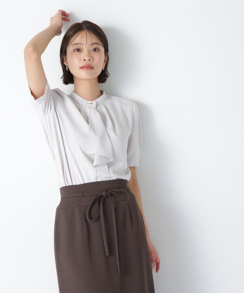 NATURAL BEAUTY BASIC（ナチュラルビューティーベーシック）の「◇ラッフルタイブラウス（シャツ/ブラウス・レディース・ダークブルー/グレイッシュベージュ/オフホワイト・SMALL/MEDIUM）」の6枚目の写真