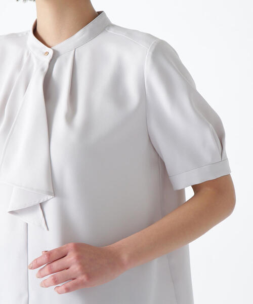 NATURAL BEAUTY BASIC（ナチュラルビューティーベーシック）の「◇ラッフルタイブラウス（シャツ/ブラウス・レディース・ダークブルー/グレイッシュベージュ/オフホワイト・SMALL/MEDIUM）」の14枚目の写真