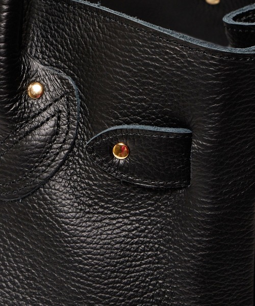 YOUNG&OLSEN The DRYGOODS STORE(ヤングアンドオルセン)の「YOUNG & OLSEN/ヤングアンドオルセン EMBOSSED LEATHER BELTED TOTE M レザートートバッグ(トートバッグ・レディース・ブラック/ブラウン/ベージュ・FREE)」の9枚目の写真