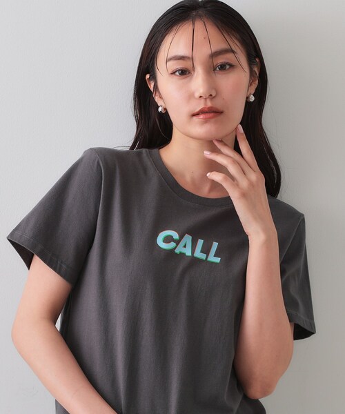 OPAQUE.CLIP(オペークドットクリップ)の「カラーロゴTシャツ【洗濯機洗い可】(Tシャツ/カットソー・レディース・ホワイト/ライトブルー/チャコールグレー・38/40/42)」の2枚目の写真