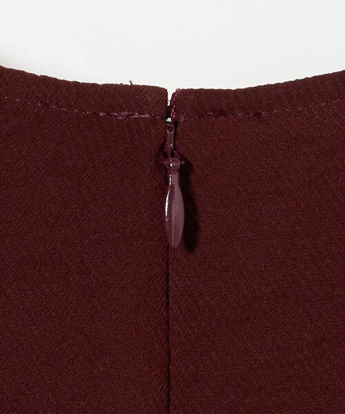 UNITED ARROWS(ユナイテッドアローズ)の「COMFY ドロスト ワンピース -吸水速乾 UVカット ウォッシャブル-(ワンピース・レディース・ワイン/ブラック・38/36)」の3枚目の写真