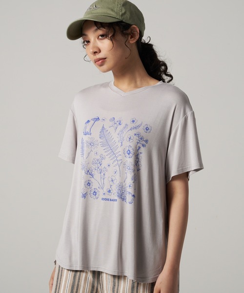 Eddie Bauer(エディーバウアー)の「Vネック チュニック Tシャツ(チュニック・レディース・ブラック/グレー/アイボリー・S/M/L/XL)」の3枚目の写真