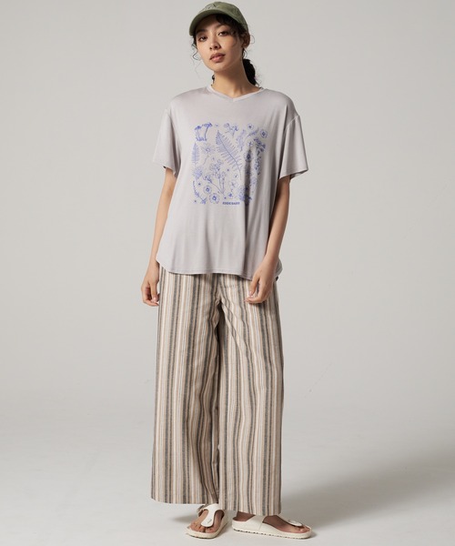 Eddie Bauer(エディーバウアー)の「Vネック チュニック Tシャツ(チュニック・レディース・ブラック/グレー/アイボリー・S/M/L/XL)」の9枚目の写真