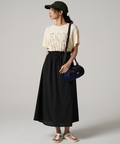 Eddie Bauer(エディーバウアー)の「Vネック チュニック Tシャツ(チュニック・レディース・ブラック/グレー/アイボリー・S/M/L/XL)」の5枚目の写真