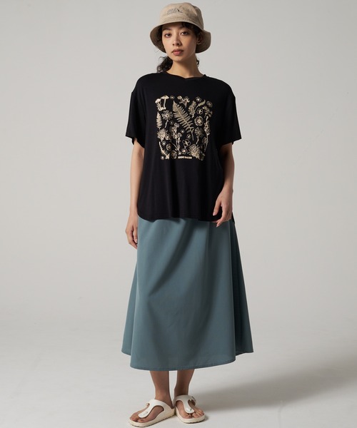 Eddie Bauer(エディーバウアー)の「Vネック チュニック Tシャツ(チュニック・レディース・ブラック/グレー/アイボリー・S/M/L/XL)」の6枚目の写真