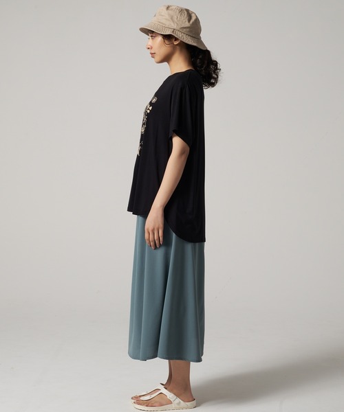 Eddie Bauer(エディーバウアー)の「Vネック チュニック Tシャツ(チュニック・レディース・ブラック/グレー/アイボリー・S/M/L/XL)」の7枚目の写真