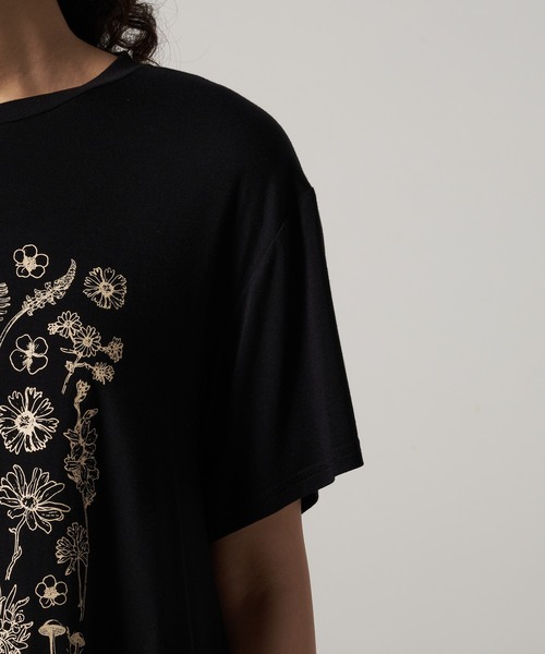 Eddie Bauer(エディーバウアー)の「Vネック チュニック Tシャツ(チュニック・レディース・ブラック/グレー/アイボリー・S/M/L/XL)」の15枚目の写真