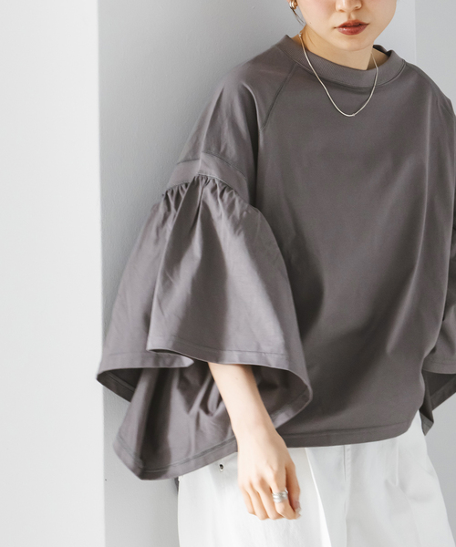 COGTHEBIGSMOKE（コグザビッグスモーク）の「《追加》COG THE BIGSMOKE/コグザビッグスモーク LAURA GATHERED SLV TOP（Tシャツ/カットソー・レディース・ホワイト/チャコールグレー/ブラック・FREE）」の3枚目の写真