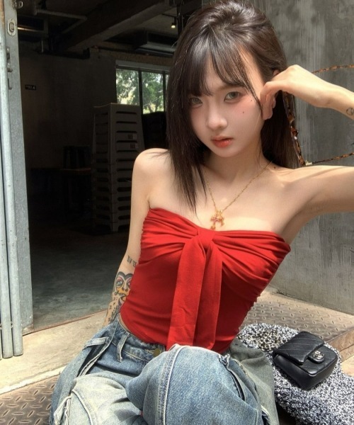 gossip！ロサンゼルス（ゴシップロサンゼルス）の「Y2Kガーリー＊ショート丈クロップドチューブトップ（チューブトップ・レディース・グレー/レッド/ブラック・FREE）」の15枚目の写真