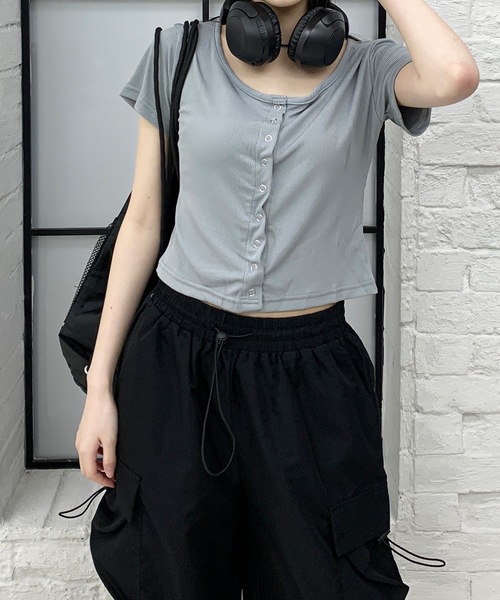 SHEPP(シープ)の「クロップフロントスナップボタントップス(Tシャツ/カットソー・レディース・グレー/ピンク/ホワイト・M)」の4枚目の写真