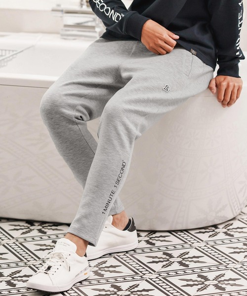 1minute 1second（ワンミニットワンセカンド）の「mp13841-cardboard knit pants with logo print イージーパンツ（その他パンツ・メンズ・ブラック/トップグレー・S/M/L/XL）」の2枚目の写真