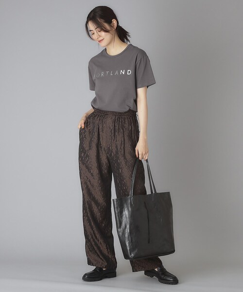 DRESSTERIOR（ドレステリア）の「20／1シルケット風天竺Tシャツ（Tシャツ/カットソー・レディース・ブラック/ダークブラウン/チャコールグレー/オフホワイト・38/36/34）」の8枚目の写真