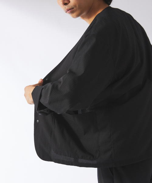 JOURNAL STANDARD relume（ジャーナルスタンダード　レリューム）の「【DRY-STUFF】エアリードッツ サッカー ノーカラージャケット（ノーカラージャケット・メンズ・ブラック/ダークブルー/ナチュラル・MEDIUM/LARGE）」の5枚目の写真