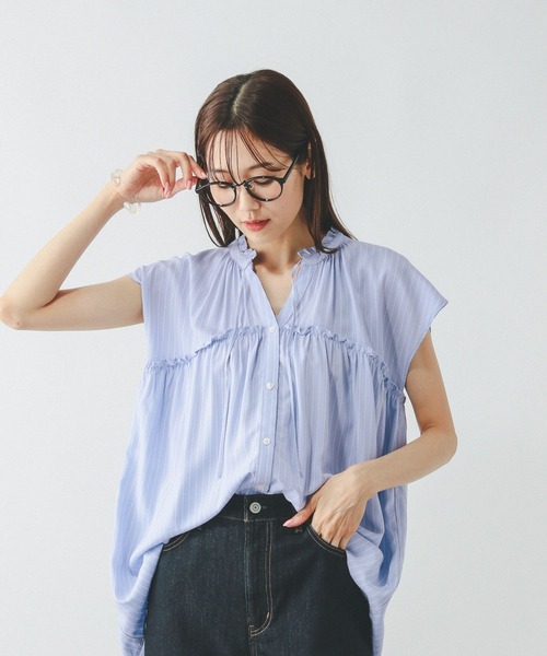 GLOBAL WORK（グローバルワーク）の「さらさらリラックスネックフリル/571309（シャツ/ブラウス・レディース・レッド/ネイビー/イエロー系その他4/グレイッシュベージュ/ストライプ/ダークブラウン・MEDIUM/LARGE）」の6枚目の写真