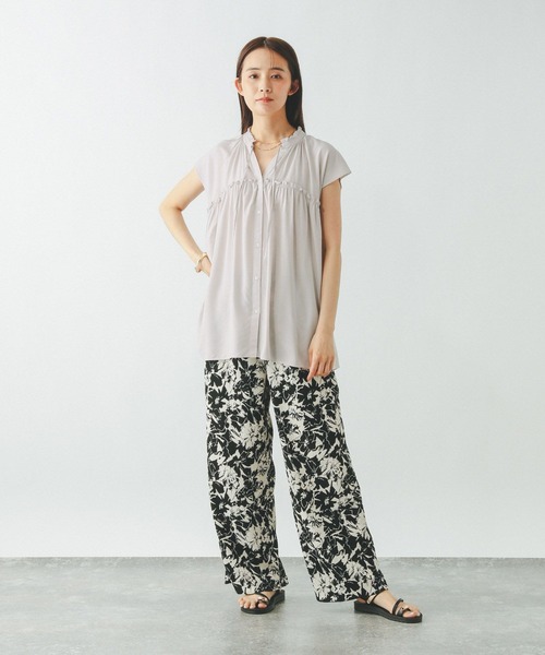 GLOBAL WORK（グローバルワーク）の「さらさらリラックスネックフリル/571309（シャツ/ブラウス・レディース・レッド/ネイビー/イエロー系その他4/グレイッシュベージュ/ストライプ/ダークブラウン・MEDIUM/LARGE）」の20枚目の写真