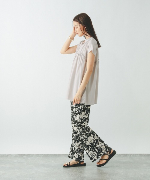 GLOBAL WORK（グローバルワーク）の「さらさらリラックスネックフリル/571309（シャツ/ブラウス・レディース・レッド/ネイビー/イエロー系その他4/グレイッシュベージュ/ストライプ/ダークブラウン・MEDIUM/LARGE）」の21枚目の写真