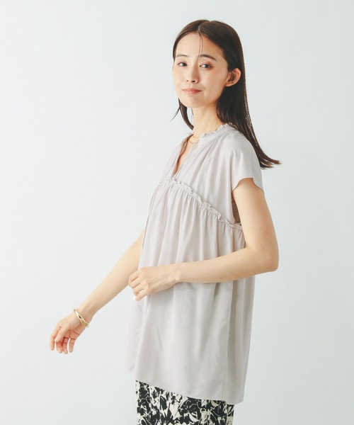 GLOBAL WORK（グローバルワーク）の「さらさらリラックスネックフリル/571309（シャツ/ブラウス・レディース・レッド/ネイビー/イエロー系その他4/グレイッシュベージュ/ストライプ/ダークブラウン・MEDIUM/LARGE）」の22枚目の写真