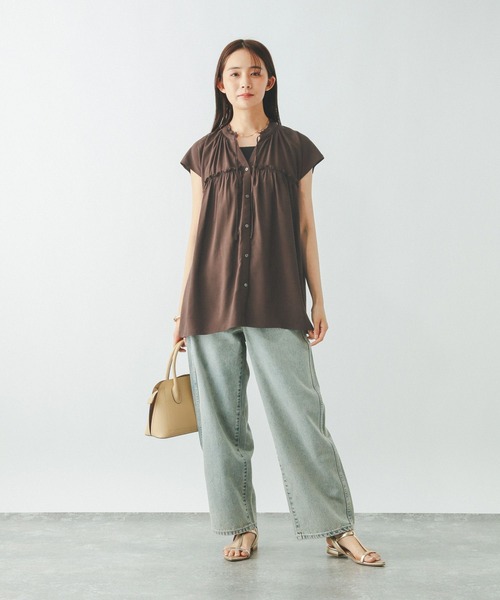 GLOBAL WORK（グローバルワーク）の「さらさらリラックスネックフリル/571309（シャツ/ブラウス・レディース・レッド/ネイビー/イエロー系その他4/グレイッシュベージュ/ストライプ/ダークブラウン・MEDIUM/LARGE）」の7枚目の写真