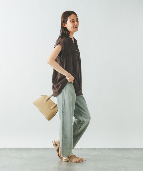 GLOBAL WORK（グローバルワーク）の「さらさらリラックスネックフリル/571309（シャツ/ブラウス・レディース・レッド/ネイビー/イエロー系その他4/グレイッシュベージュ/ストライプ/ダークブラウン・MEDIUM/LARGE）」の8枚目の写真