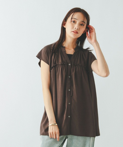 GLOBAL WORK（グローバルワーク）の「さらさらリラックスネックフリル/571309（シャツ/ブラウス・レディース・レッド/ネイビー/イエロー系その他4/グレイッシュベージュ/ストライプ/ダークブラウン・MEDIUM/LARGE）」の9枚目の写真