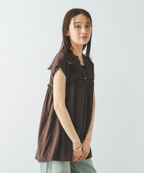 GLOBAL WORK（グローバルワーク）の「さらさらリラックスネックフリル/571309（シャツ/ブラウス・レディース・レッド/ネイビー/イエロー系その他4/グレイッシュベージュ/ストライプ/ダークブラウン・MEDIUM/LARGE）」の10枚目の写真