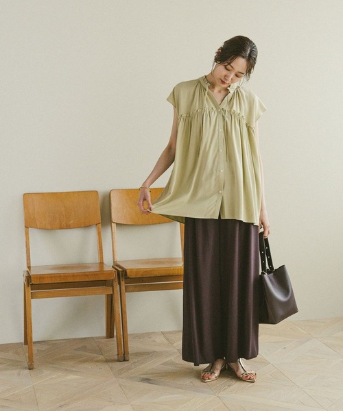 GLOBAL WORK（グローバルワーク）の「さらさらリラックスネックフリル/571309（シャツ/ブラウス・レディース・レッド/ネイビー/イエロー系その他4/グレイッシュベージュ/ストライプ/ダークブラウン・MEDIUM/LARGE）」の17枚目の写真