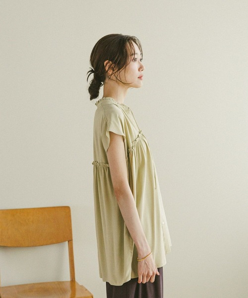 GLOBAL WORK（グローバルワーク）の「さらさらリラックスネックフリル/571309（シャツ/ブラウス・レディース・レッド/ネイビー/イエロー系その他4/グレイッシュベージュ/ストライプ/ダークブラウン・MEDIUM/LARGE）」の12枚目の写真