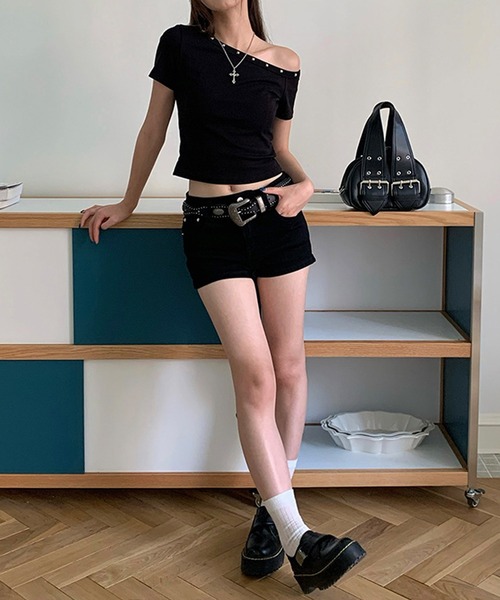 MEMECLE(メメクル)の「【 MEMECLE / メメクル 】ワンショルダー スタッズ 半袖カットソー(Tシャツ/カットソー・レディース・ブラック/グレー・M/S)」の16枚目の写真