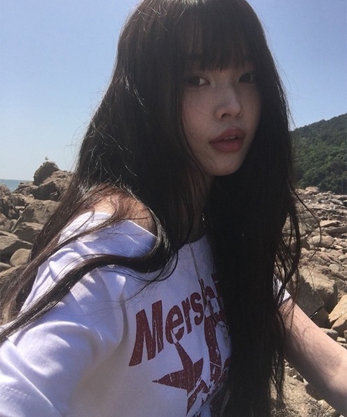 anyonemore(エニワンモア)の「ワンオフショルダーレタリング半袖Tシャツ(Tシャツ/カットソー・レディース・ホワイト/ネイビー・FREE)」の19枚目の写真