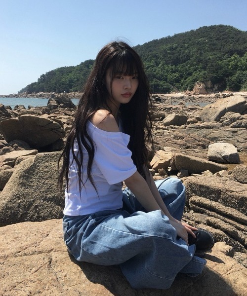 anyonemore(エニワンモア)の「ワンオフショルダーレタリング半袖Tシャツ(Tシャツ/カットソー・レディース・ホワイト/ネイビー・FREE)」の16枚目の写真