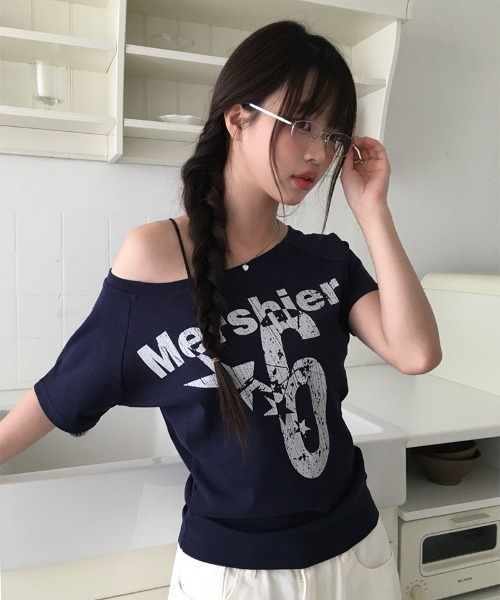 anyonemore(エニワンモア)の「ワンオフショルダーレタリング半袖Tシャツ(Tシャツ/カットソー・レディース・ホワイト/ネイビー・FREE)」の22枚目の写真