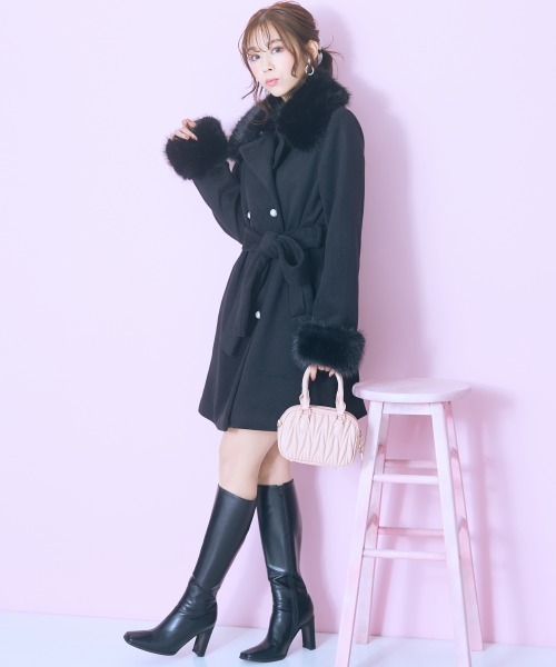 marun（マルン）の「＜大きいサイズ＞衿元フェイクファーリボンベルトフレアコート　marun（その他アウター・レディース・ブラック/ベージュ・L/5L/4L/3L/LL）」の8枚目の写真