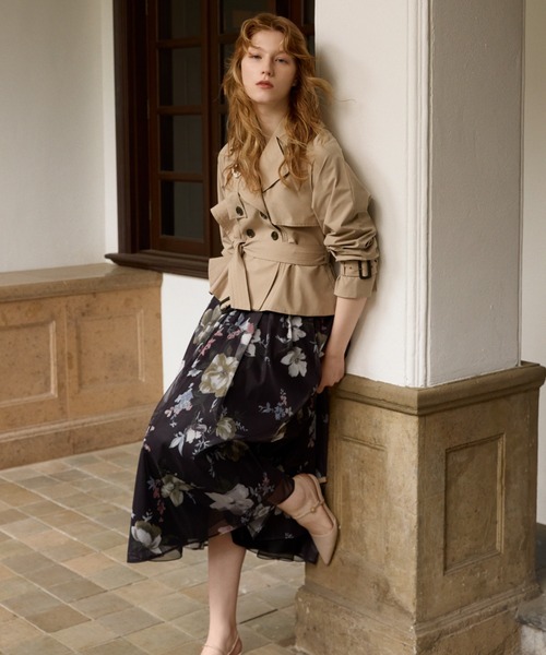 CELFORD（セルフォード）の「ペプラムトレンチショートコート（トレンチコート・レディース・アイボリー/ダークネイビー・36/38）」の4枚目の写真