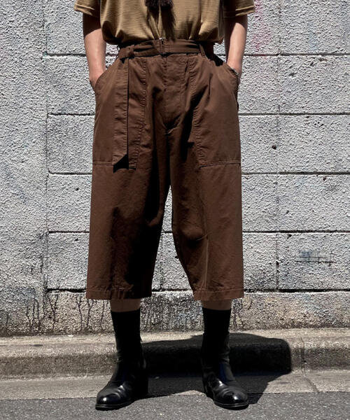 Toironier（トワロニエ）の「Toironier/トワロニエ/Belted Chino Shorts（チノパンツ・メンズ・チャコールグレー/ブラウン・1/2/3）」の2枚目の写真