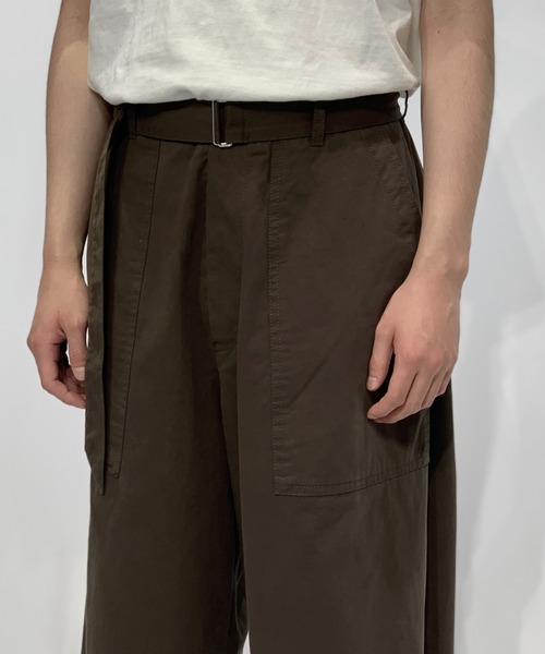 Toironier（トワロニエ）の「Toironier/トワロニエ/Belted Chino Shorts（チノパンツ・メンズ・チャコールグレー/ブラウン・1/2/3）」の5枚目の写真
