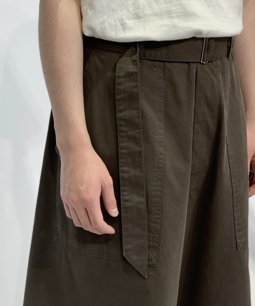 Toironier（トワロニエ）の「Toironier/トワロニエ/Belted Chino Shorts（チノパンツ・メンズ・チャコールグレー/ブラウン・1/2/3）」の6枚目の写真