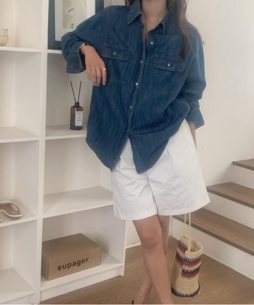 semplice（センプリチェ）の「デニムシャツトップス（シャツ/ブラウス・レディース・ライトブルー/ダークブルー・M/L）」の14枚目の写真