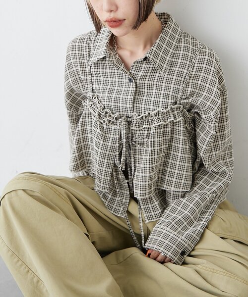 w closet（ダブルクローゼット）の「【2SETアイテム】ビスチェ付きチェックシャツ（シャツ/ブラウス・レディース・ブルー/ブラック/レッド/ブラウン・FREE）」の2枚目の写真