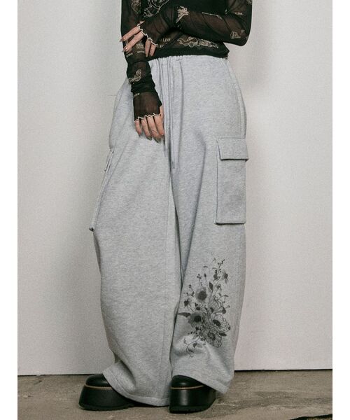 MURUA（ムルーア）の「Sarah×MURUAスウェットカーゴパンツ（スウェットパンツ・レディース・グレー/ダークグレー・FREE）」の20枚目の写真