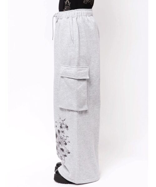 MURUA（ムルーア）の「Sarah×MURUAスウェットカーゴパンツ（スウェットパンツ・レディース・グレー/ダークグレー・FREE）」の8枚目の写真