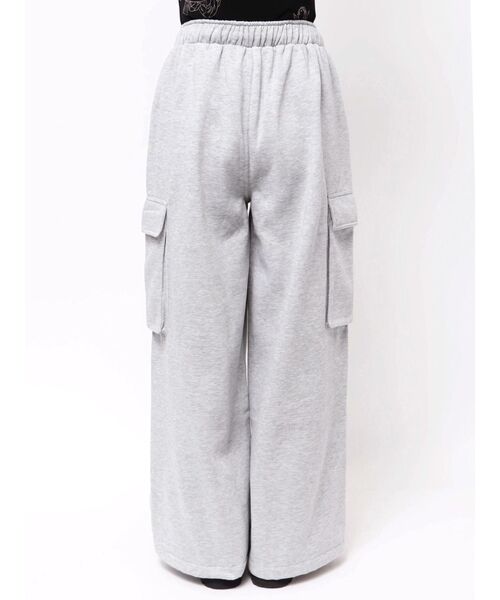 MURUA（ムルーア）の「Sarah×MURUAスウェットカーゴパンツ（スウェットパンツ・レディース・グレー/ダークグレー・FREE）」の9枚目の写真